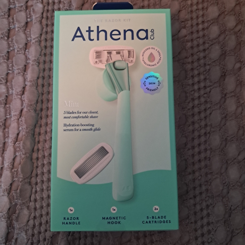 New Sealed Athena Club Mint Razor Kit With 25 Additional Refill Razors